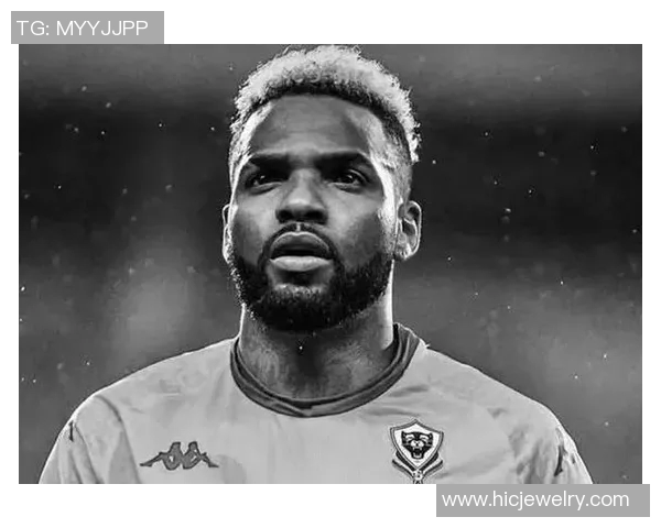 飞机坠毁悲剧足球明星不幸遇难引发全球哀悼与关注